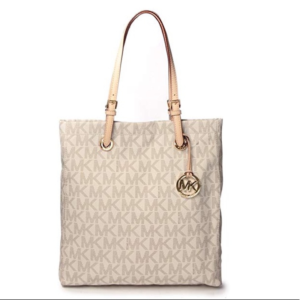 Michael Kors Signature Jet Set Tote in Vanilla